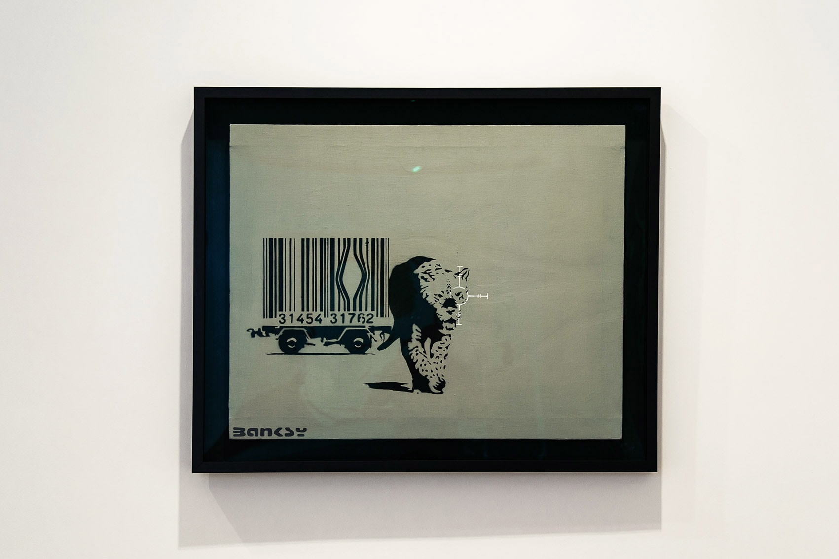 Banksy作品を集めたエキシビション“Greatest Hits”内部の様子をお届け