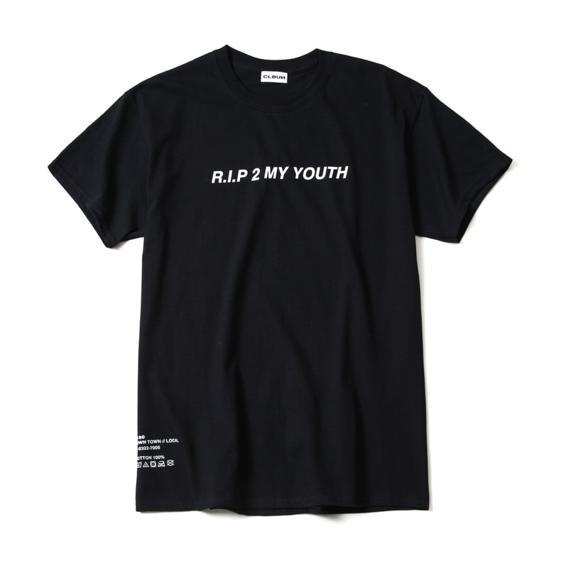 主役級のTシャツのみで構成された CLBUN “I HATE SUMMER” コレクション Travis Scottのシャウトから始まる60分超えのロングMIXも同時公開 そのユニークなアプローチにより、日に日にカルト的な人気が増している〈CLBUN（シーエルビーユーエヌ）〉が、“I HATE SUMMER”と題したTシャツコレクションをリリースした。本格的な夏の到来に先駆けて、ディレクターのK27T(KENT)が用意したのは、合計5つのデザイン。宇宙をモチーフにしたハードなグラフィックはフロント/バックの両面プリントで、ポケットTシャツは“LOCAL DOWNTOWN”のメッセージが入ったK27T(KENT)のルーツを感じさせる仕上がりに。また、前回デリバリーで好評だった“She Lied”Tシャツもブラック、レッド、ホワイトの全3色展開となるほか、〈CLBUN〉の名作である“SENPAI”シリーズには“KEISAN”というパンクな1枚が追加された。  すでにSOLD OUTのものが、“I HATE SUMMER”コレクションは現在『clbun.com』にて販売中なので、気になる方はお早めに。  また、〈CLBUN〉のドロップと言えば皆さんお待ちかね、コレクションにフックした新たなMIX音源も公開されている。何とシャウトは……Travis Scott（トラヴィス・スコット）ではないか。毎度業界からも評判のMIXなので、通勤、作業BGM、友人とチルの最中などに是非、試聴してみてはいかがだろうか。  Virgil Abloh（ヴァージル・アブロー）の特別インタビューや、〈BAPE®️（ベイプ）〉の2018年秋冬コレクションのルックブックなど、その他の最新ファッションニュースもあわせてご確認を。