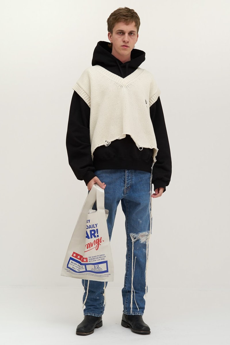 LVMH Prize で日本人初の快挙を成し遂げた doublet の2018年秋冬コレクションにクローズアップ 今最も世界から熱視線を集める井野将之のクリエイションはヘッズならずとも必見 2018 Young Designers Prize doublet ダブレット 2018年秋冬シーズン ルックブック 井野将之 ベドジャン スーベニアジャケット ロングスリーブカットソー 画像準備中 ベルト 柄ソックス HYPEBEAST ハイプビースト