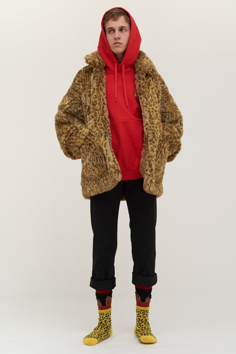 LVMH Prize で日本人初の快挙を成し遂げた doublet の2018年秋冬コレクションにクローズアップ 今最も世界から熱視線を集める井野将之のクリエイションはヘッズならずとも必見 2018 Young Designers Prize doublet ダブレット 2018年秋冬シーズン ルックブック 井野将之 ベドジャン スーベニアジャケット ロングスリーブカットソー 画像準備中 ベルト 柄ソックス HYPEBEAST ハイプビースト