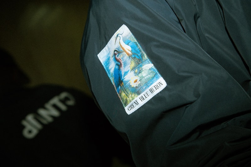 Heron Preston 2018年秋冬コレクションを紐解く HBX の最新エディトリアル ヴァージルやカニエも実力を認めた次世代ストリートの雄にフィーチャー SSENSE エッセンス Heron Preston ヘロン プレストン Kanye West カニエ・ウェスト Virgil Abloh ヴァージル・アブロー HBX ロングスリーブTシャツ アンクル丈ブーツ パイソンプリント ウエストバッグ ミリタリー ワーク HYPEBEAST ハイプビースト