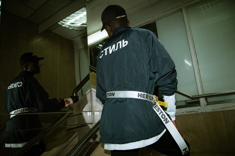 Heron Preston 2018年秋冬コレクションを紐解く HBX の最新エディトリアル ヴァージルやカニエも実力を認めた次世代ストリートの雄にフィーチャー SSENSE エッセンス Heron Preston ヘロン プレストン Kanye West カニエ・ウェスト Virgil Abloh ヴァージル・アブロー HBX ロングスリーブTシャツ アンクル丈ブーツ パイソンプリント ウエストバッグ ミリタリー ワーク HYPEBEAST ハイプビースト