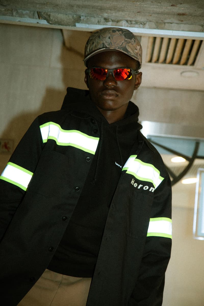 Heron Preston 2018年秋冬コレクションを紐解く HBX の最新エディトリアル ヴァージルやカニエも実力を認めた次世代ストリートの雄にフィーチャー SSENSE エッセンス Heron Preston ヘロン プレストン Kanye West カニエ・ウェスト Virgil Abloh ヴァージル・アブロー HBX ロングスリーブTシャツ アンクル丈ブーツ パイソンプリント ウエストバッグ ミリタリー ワーク HYPEBEAST ハイプビースト