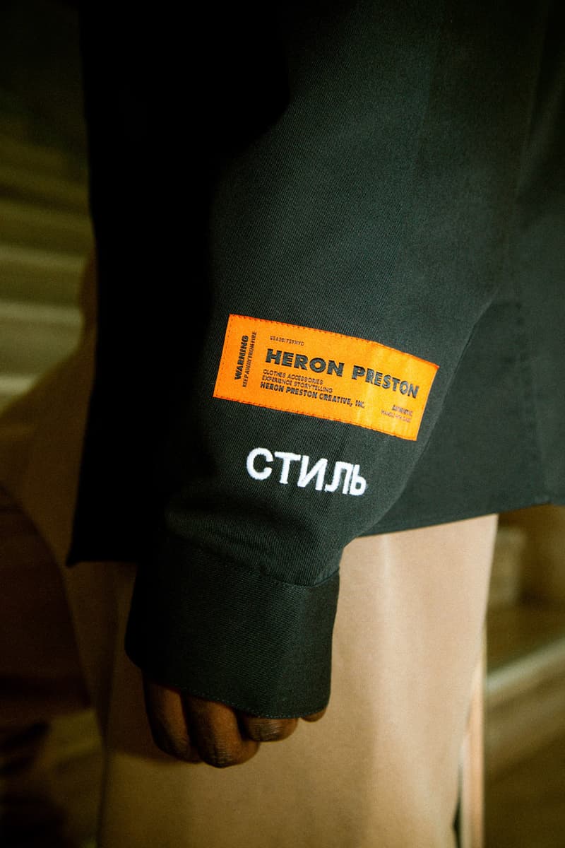 Heron Preston 2018年秋冬コレクションを紐解く HBX の最新エディトリアル ヴァージルやカニエも実力を認めた次世代ストリートの雄にフィーチャー SSENSE エッセンス Heron Preston ヘロン プレストン Kanye West カニエ・ウェスト Virgil Abloh ヴァージル・アブロー HBX ロングスリーブTシャツ アンクル丈ブーツ パイソンプリント ウエストバッグ ミリタリー ワーク HYPEBEAST ハイプビースト