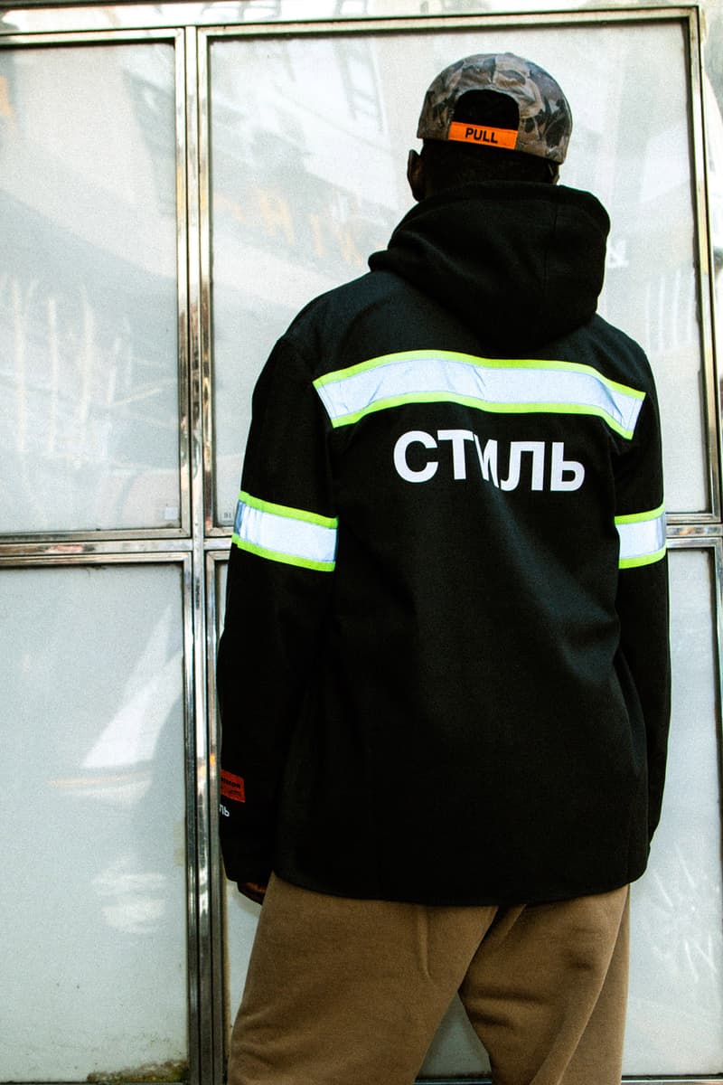 Heron Preston 2018年秋冬コレクションを紐解く HBX の最新エディトリアル ヴァージルやカニエも実力を認めた次世代ストリートの雄にフィーチャー SSENSE エッセンス Heron Preston ヘロン プレストン Kanye West カニエ・ウェスト Virgil Abloh ヴァージル・アブロー HBX ロングスリーブTシャツ アンクル丈ブーツ パイソンプリント ウエストバッグ ミリタリー ワーク HYPEBEAST ハイプビースト