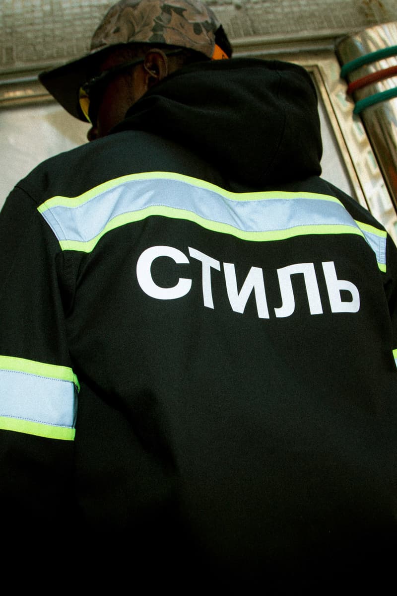 Heron Preston 2018年秋冬コレクションを紐解く HBX の最新エディトリアル ヴァージルやカニエも実力を認めた次世代ストリートの雄にフィーチャー SSENSE エッセンス Heron Preston ヘロン プレストン Kanye West カニエ・ウェスト Virgil Abloh ヴァージル・アブロー HBX ロングスリーブTシャツ アンクル丈ブーツ パイソンプリント ウエストバッグ ミリタリー ワーク HYPEBEAST ハイプビースト