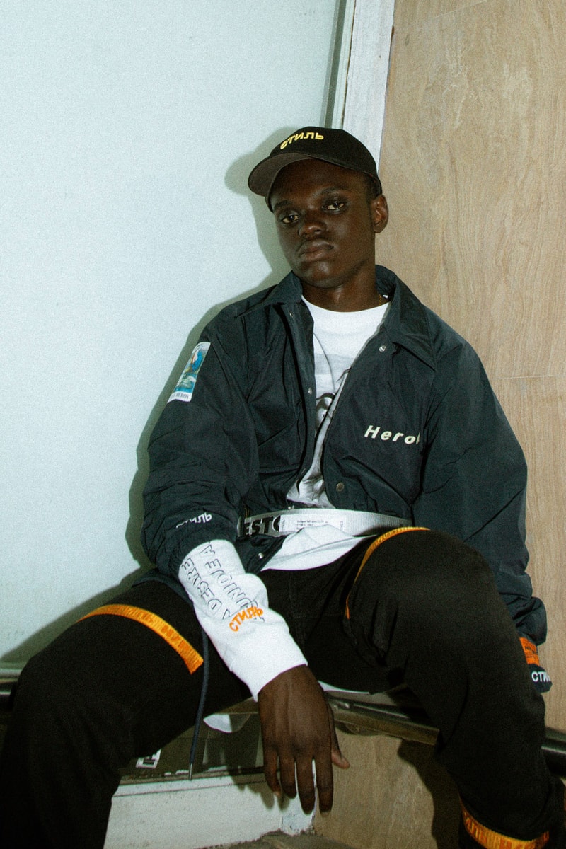 Heron Preston 2018年秋冬コレクションを紐解く HBX の最新エディトリアル ヴァージルやカニエも実力を認めた次世代ストリートの雄にフィーチャー SSENSE エッセンス Heron Preston ヘロン プレストン Kanye West カニエ・ウェスト Virgil Abloh ヴァージル・アブロー HBX ロングスリーブTシャツ アンクル丈ブーツ パイソンプリント ウエストバッグ ミリタリー ワーク HYPEBEAST ハイプビースト