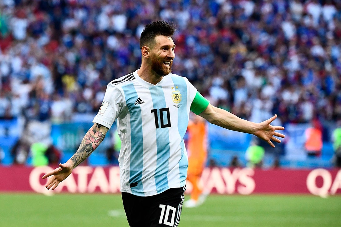 メッシはサッカーとなれば可愛い愛犬相手にも一切容赦なし Hypebeast Jp