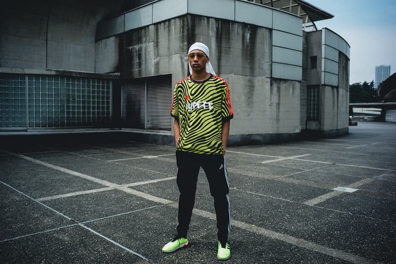 HYPEBEAST の仮想フットボールチーム HYPEFC が履きこなす adidas “Energy Mode” パック 「2018 FIFA ワールドカップ」モデルのシューズパッケージと共に、リアルと理想を紐づけたストリート志向のフットボールスタイルを体現 「2018 FIFA ワールドカップ」では数々のドラマが生まれ、そのプレーひとつひとつに世界が感動した“W杯らしいW杯”であったように思える。中でも、日本代表はもちろんのこと、幾度となくネットを揺らした公式球Telstar 18の提供など、オフィシャルスポンサーとして大会を全面的にサポートした〈adidas（アディダス）〉の貢献度は、言葉では説明できないほどのものである。  無論、優勝国フランスの心臓としてピッチを躍動したPaul Pogba（ポール・ポグバ）がピッチで着用したPREDATOR 18や、エジプトで孤軍奮闘したMohamed Salah（モハメド・サラー）のX18など、〈adidas〉がW杯モデルとして展開した“Energy Mode”パックにも言及せずにはいられない。  そこで『HYPEBEAST』と〈adidas〉は、素晴らしい大会となった「FIFAワールドカップ2018」のクローズドプロジェクトとして、“もしもHYPEBEASTがサッカーチームを所有していたら”というコンセプトの下、スペシャルエディトリアルを制作。本企画のメインテーマである「HYPEFC」は、〈adidas Football〉の全面的なバックアップを受け、プレーヤーのみならず、デザイナー、トラックメーカー、スタイリスト/コーディネーター、フォトグラファー/ビデオグラファーなど、「Here to Creat」を体現する“スタイルのある”クリエイターを擁したストリート志向の仮想フットボールクラブである。  Pogbaのみならず、宇佐美貴史らも着用したソーラーイエロー/コアブラック/ソーラーレッドのPREDATOR 18は、シューレース＆シュータンのない甲周り完全一体型で、瞬時のボールコントロールでピッチを支配するプレーヤーのために開発されたコントロールスキンアッパーを特徴とし、ストリートモデルのPREDATOR TANGO 18.1 TRにはクッション性と反発性に優れるBOOST™️フォームを搭載。また、フットボールブルーのアッパーのアウトサイド上にソーラーイエローのスリーストライプスを配置したX TANGO 18+ TFは、高速スプリントに貢献する軽量性と薄さを追求したスピードメッシュアッパーの機能性を、優れた軽量性とホールド性を提供する鷹の爪を模ったクローカラーと3D形状のヒールクッションがサポートしてくれる。同じく、Xの系譜を引くX 18.1 TRは、Xにインスパイアされたストリート向けのシューズ。本作はオールブルーの爽やかな仕上がりにより、オフコートでも確かな存在感を放ってくれるはずだ。  そして、今回は「2018 FIFA ワールドカップ」の記念フィルム“CREATIVITY IS THE ANSWER”でPogbaが着用していたTANGO ANT ジャージーをカスタムした「HYPEFC」のオリジナルチームジャージも製作。一種のフットボールハブ/プラットフォームである「HYPEFC」というフィルターを通して、リアルと理想を紐づけたフットボールスタイルを体現したフォトセットを是非、上のフォトギャラリーから堪能していただきたい。“Energy Mode”パックで展開される各モデルの購入は、『アディダス オンラインショップ』からどうぞ。