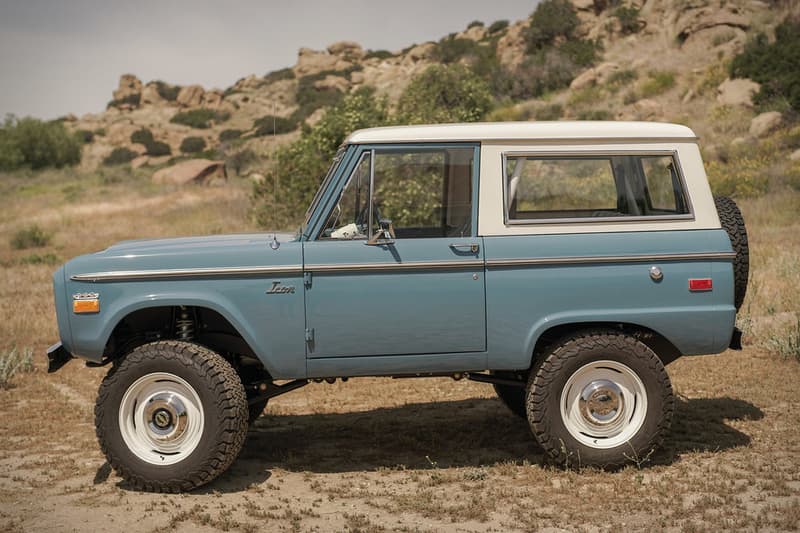 Ford の初代 Bronco をベースにヴィンテージ感と現代的機能を同居させたオフローダー Old School BR スポーツとレンジャー感を共存させたオリジナルシャーシの下にはマスタングのV8気筒エンジンを搭載 ロサンゼルス郊外に拠点を置く「ICON(アイコン)」は、「TOYOTA(トヨタ)」のLand Cruiser(ランド クルーザー)のカスタムビルディングなどでその名を馳せ、セレブたちからの要望も鳴り止まない米国屈指の人気工場である。その「ICON」より「Ford(フォード)」が誇るオフローダーの名車、Bronco(ブロンコ)を現代的にアップグレードした新たなオールドスクールモデルが登場。「ICON」の創設者/リード・デザイナーのJonathan Ward(ジョナサン・ワード)は1966〜77年に生産された初代Broncoをベースに採用したOld School BRについて、「よりレトロにするというアイディアが源だ」とコンセプトを語る。ヴィンテージ感を醸すシャーシは、「Art Morrison(アート・モリソン)」のオリジナル。また、同社からはサスペンションとブレーキの提供も受けている。これを基に「プラスチックは一切使用しない」という「ICON」の哲学を踏襲することで、スポーツ、エクスプローラー、レンジャー感を巧みに表現することに成功した。また、ボンネット下には、「Ford」の代名詞であるMustang(マスタング)から5.0リッターV8気筒エンジンを拝借。これにより、パワーという性能面でもドライバーの欲求を満たしてくれることだろう。 そんなOld School BRのデザインは、上のフォトギャラリーから。また、ヴィンテージカーがお好きな方は、1961年製の幻のオープンカー Plymouth Asimmetrica Conceptもチェックしてみてはいかが?