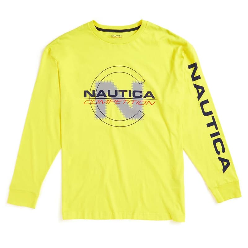 Nautica と Lil Yachty による最後のカプセルコレクションが発売開始 両者のセーリングへ対する愛情を具現化したオールドスクールなアイテムがラインアップ 遡ること2016年11月、90’sを愛する者たちから絶大な人気を誇る〈Nautica（ノーティカ）〉は新世代アーティストの代表格であるLil Yachty（リル・ヨッティ）とパートナーシップを締結した。それ以降、アトランタ出身のラッパーはブランドのクリエイティブディレクターとしてブランドに貢献してきたが、親会社はブランドのポテンシャルを引き出しきれず、今年2月には『Business of Fashion』で経営難が発表されていた。  しかし、今のシーンに〈Nautica〉を提案する上で、セーリングカルチャーを愛するLil Yachtyの起用は最適だったはずだ。それは2017年にLil Yachty本人が「Nauticaは俺の一部のようなものなんだ」と語っていたことが証明しているおり、この際に彼は「Nauticaは子供たち、船乗り、成人男性、かっこいい人たちのためにある。昔のデザインも、今のデザインも、俺はマジで最高だと思っている。Nauticaのようなブランドはお世辞にも多いとは言えないね」ともコメントしている。  悲しいことに、そんな〈Nautica〉とLil Yachtyの蜜月関係も本稿で紹介するカプセルコレクションで終わりを迎える。是非、上のフォトギャラリーからルックブック＆アイテム一覧をチェックして、〈Nautica〉のオンラインストアから購入を検討してみてはいかがだろうか。  〈A BATHING APE®（ア・ベイシング・エイプ）〉とThe Weeknd（ザ・ウィークエンド）主宰の〈XO〉のコラボレーションや、ストリートを卒業した大人たちに贈る〈uniform experiment（ユニフォーム エクスペリメント）〉の2018年秋冬コレクションなど、その他の最新ファッションニュースもあわせてご確認を。