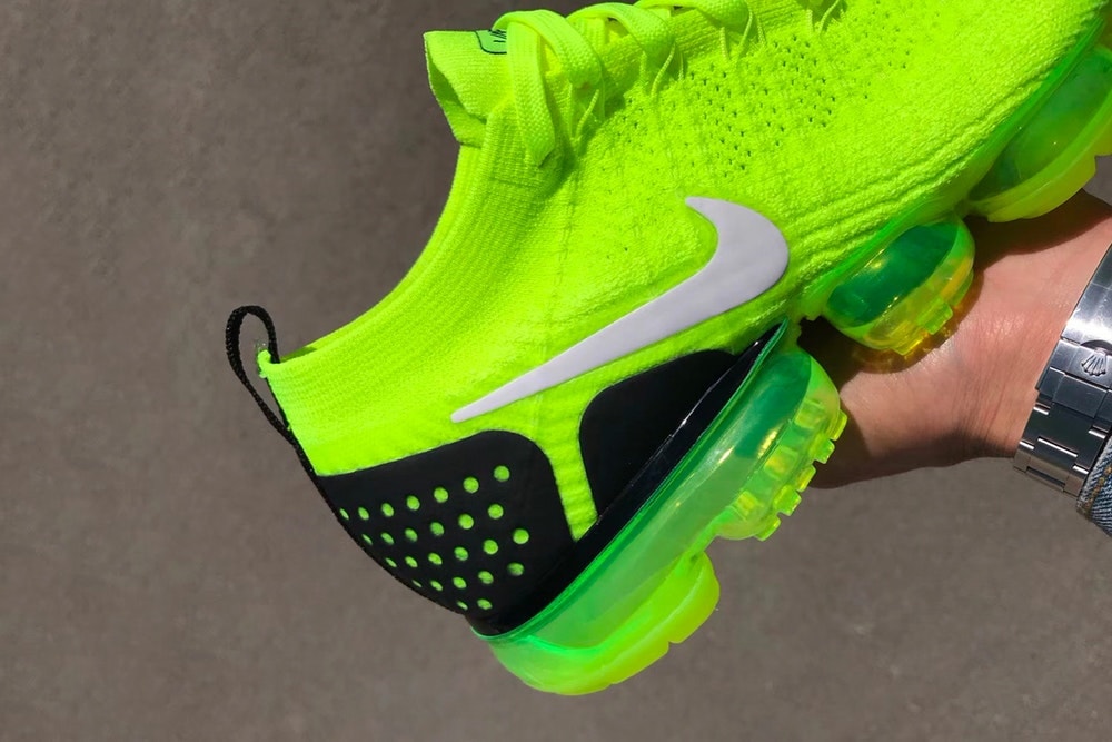 抜群の個性を誇る Air VaporMax Flyknit 2.0 “Volt” が近々リリース？ 周囲の視線を独り占めするヴィヴィッドイエローの名作をチェック Off-White™️ オフホワイト Air Zoom Spiridon エア ズーム スピリドン Dog Mountain ドッグマウンテン Nike ナイキ Air VaporMax Flyknit 2.0 @chickenwopstore Flyknitアッパー Airユニット Volt 190ドル 約20,693円 HYPEBEAST ハイプビースト