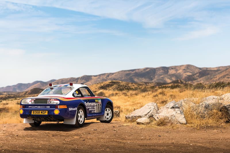 ダカールラリーで輝かしい成績を残した世界に6台しか存在しない Porsche 959 1980年代の「Porsche」の技術の結晶とも言える名車の価値は日本円に換算して…… 1980年後半に生産されたPorsche 959は、当時の「Porsche（ポルシェ）」が持つ技術を結集した1台である。本モデルはWRC（世界ラリー選手権）のグループBに参戦するために生産が開始されたものの、Henri Toivonen（ヘンリ・トイボネン）とSergio Cresto（セルジオ・クレスト）の死亡事故を筆頭に大惨事が相次ぎ、「FIA（国際自動車連盟）」が同カテゴリーの廃止およびホモロゲーション申請を受け付けない旨を発表したことで、当初の目的からの進路変更を余儀なくされる。だが、世界一過酷なモータースポーツ競技とも言われる「ダカール・ラリー」の参戦で輝かしい戦績を残し、それに伴う名声の獲得から1986年に市販化されるにまで至ったのだ。  市販モデルは最高出力450PS/6,500rpm、トルク51.0kgm/5,500rpmを発揮するエンジンを搭載。これはシリンダーヘッドのみ水冷の半空冷式水平対向6気筒935/82型エンジンをベースに、公道での使用に耐えられる改良を加えたものである。だが、本稿で取り上げているパリダカールモデルは6台しか製造されなかったモデルは走行性能を高める調節可能なサスペンションに全地形ホイールを履くことで、足回りがダカール仕様の設計となっているのだ。  ラリー感のある外装デザインやバケットシートなど、911とは似て非なるSSS級の希少価値を持つPorsche 959は、10月27日（現地時間）にアトランタで開催される「RM Sotheby」に出品される予定で、推定落札価格は3億5,000万円前後にもおよぶとのこと。今後お目にかかれる可能性も低いので、是非この機会に上のフォトギャラリーからその唯一無二のデザインをチェックしてみてはいかがだろうか。  Robert Downey Jr.（ロバート・ダウニー・ジュニア）が購入した1970年産のMustang Boss 302や、GT-Rの50周年を記念する限定プロトタイプ車など、その他の自動車関連ニュースもあわせてご確認を。