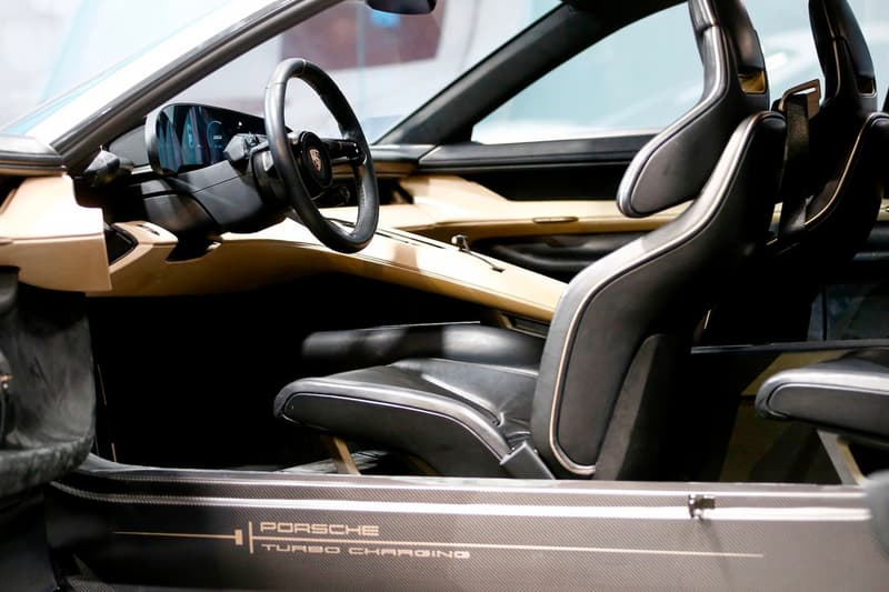 ポルシェ EVスポーツカー 電気自動車 タイカン