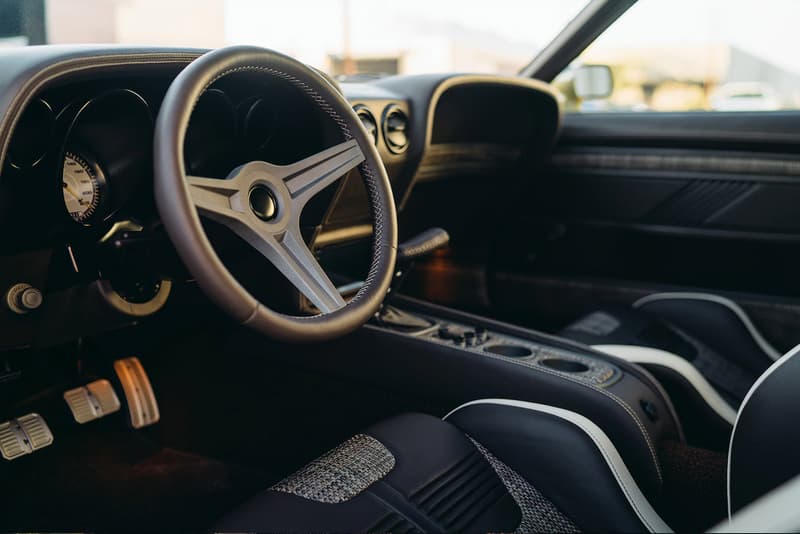 ハリウッドスターのロバート・ダウニー・Jrが購入した1970年産の Ford Mustang Boss 302 をチェック フォード クルマ 車 HYPEBEAST ハイプビースト