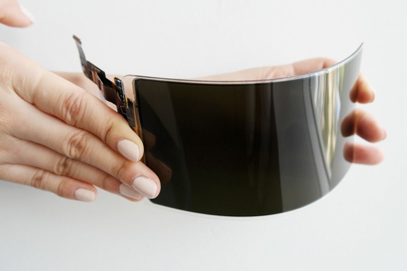 Samsung が破壊不能な有機ELディスプレイパネルを発明 「Apple」の脅威となるだろう新製品は、来年リリース予定の折りたたみ式スマートフォン用？ Apple アップル Samsung サムスン フレキシブル有機ELパネル OLED 折りたたみ式スマートフォン HYPEBEAST ハイプビースト