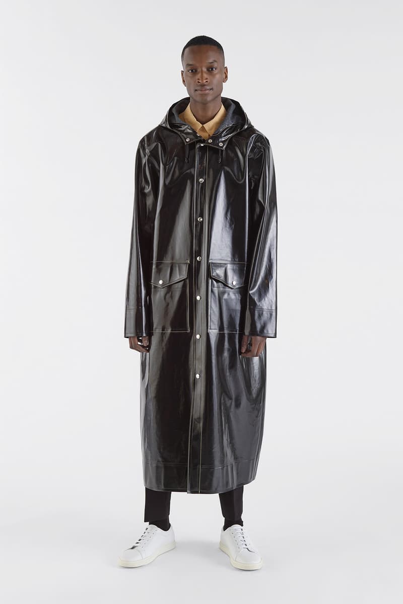 MARNI x Stutterheim より随所にこだわりを宿したコラボレインコート第3弾が登場 ステッチやパネリングなど〈MARNI〉らしい遊び心を宿した究極の雨具を今すぐチェック Stutterheim ストゥッテルハイム MARNI マルニ ゴム加工コットン オンラインストア HYPEBEAST ハイプビースト
