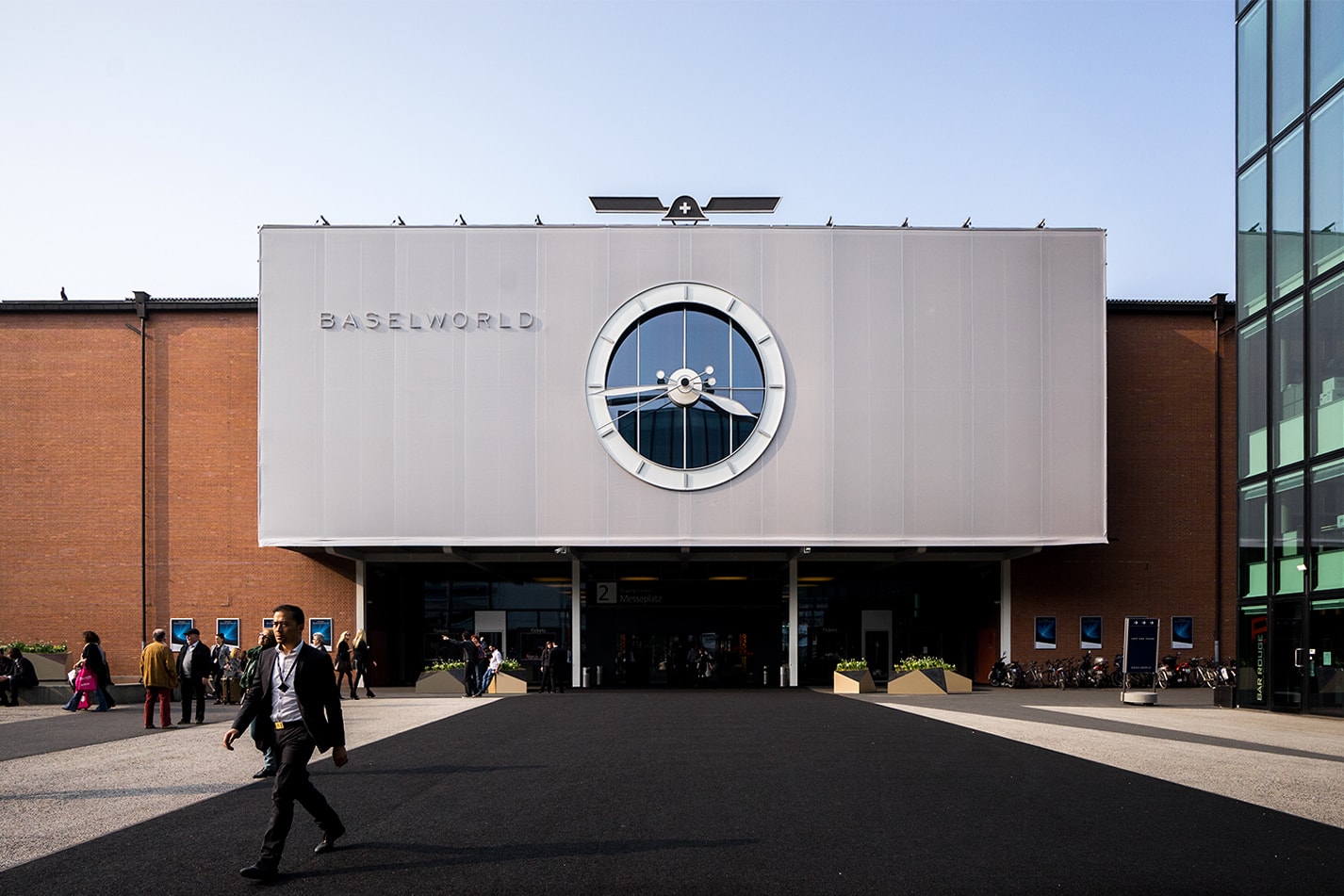 時計業界最大手 Swatch Group が Basel World 2019 の出展取り止めを発表 〈Hermès〉や〈BREITLING〉の出展取り止めが引き金となり、世界最大の時計宝飾フェアの存続が危機的状態に OMEGA オメガ Breguet ブレゲ Hamilton ハミルトン Swatch Group スウォッチ グループ Basel World 2019 Nick Hayek ニック・ハイエック Hermes エルメス BREITLING ブライトリング HYPEBEAST ハイプビースト