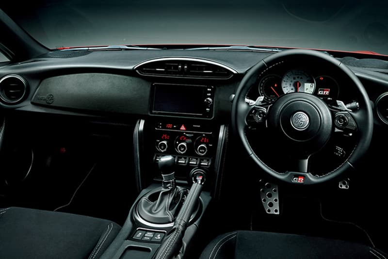 TOYOTA が 86 GR に走る喜びと上質な乗り心地を両立した “GR SPORT” を新設 藤原とうふ店号でお馴染みのAE86型のDNAを継承しつつ、気軽にスポーツドライブを楽しめるエントリーモデルが発売開始