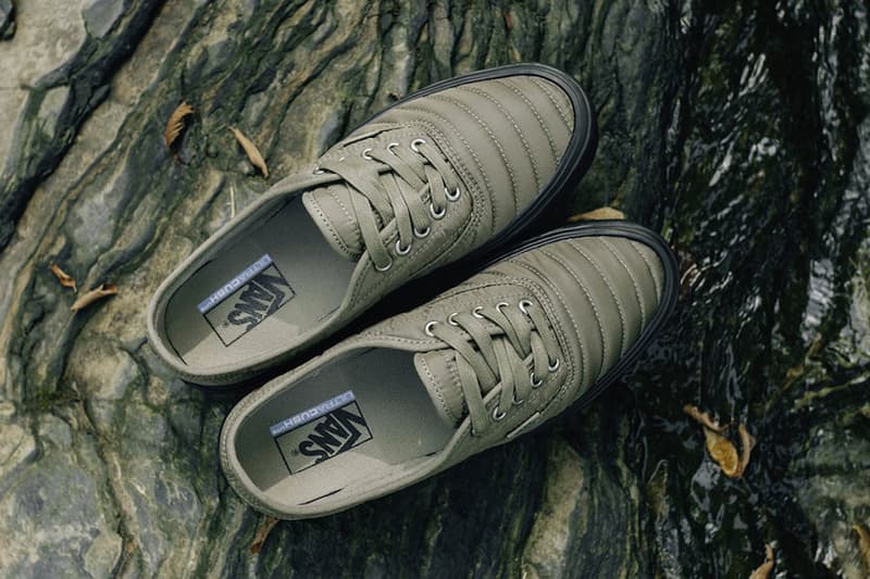 Vans が Slip-On と Authentic で構成されるキルティングパックをリリース ストリート/スケートシーンのクラシックをアウトドア仕様に仕上げる 本格的なアウトドアシーズンの到来を見越して、〈Vans（ヴァンズ）〉からSlip-OnとAuthenticの2型で構成されるキルティングパッケージが登場。前者はブラック、後者はオリーブグリーンのカラーキルトをアッパーに採用。これにより、履き心地が向上すると同時に軽量化にも成功し、ストリート/スケートシーンのクラシックに新たなイメージを付与している。価格はどちらも65ドル（約7,300円）。購入をご検討の方は、『Rock City Kicks』を含む日本配送対応の海外アカウントをチェックしてみてはいかがだろうか。  あわせて、スムースレザーとスエードで前後のパーツを切り替え、さらに左右の足でも非対称に配置した〈Engineered Garments（エンジニアド ガーメンツ）〉コラボのSlip-Onもお買い逃しのないように。