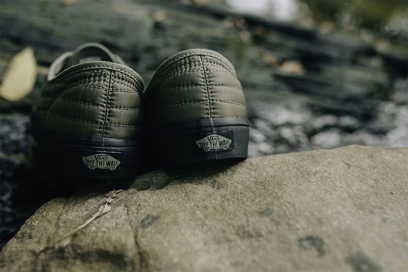 Vans が Slip-On と Authentic で構成されるキルティングパックをリリース ストリート/スケートシーンのクラシックをアウトドア仕様に仕上げる 本格的なアウトドアシーズンの到来を見越して、〈Vans（ヴァンズ）〉からSlip-OnとAuthenticの2型で構成されるキルティングパッケージが登場。前者はブラック、後者はオリーブグリーンのカラーキルトをアッパーに採用。これにより、履き心地が向上すると同時に軽量化にも成功し、ストリート/スケートシーンのクラシックに新たなイメージを付与している。価格はどちらも65ドル（約7,300円）。購入をご検討の方は、『Rock City Kicks』を含む日本配送対応の海外アカウントをチェックしてみてはいかがだろうか。  あわせて、スムースレザーとスエードで前後のパーツを切り替え、さらに左右の足でも非対称に配置した〈Engineered Garments（エンジニアド ガーメンツ）〉コラボのSlip-Onもお買い逃しのないように。