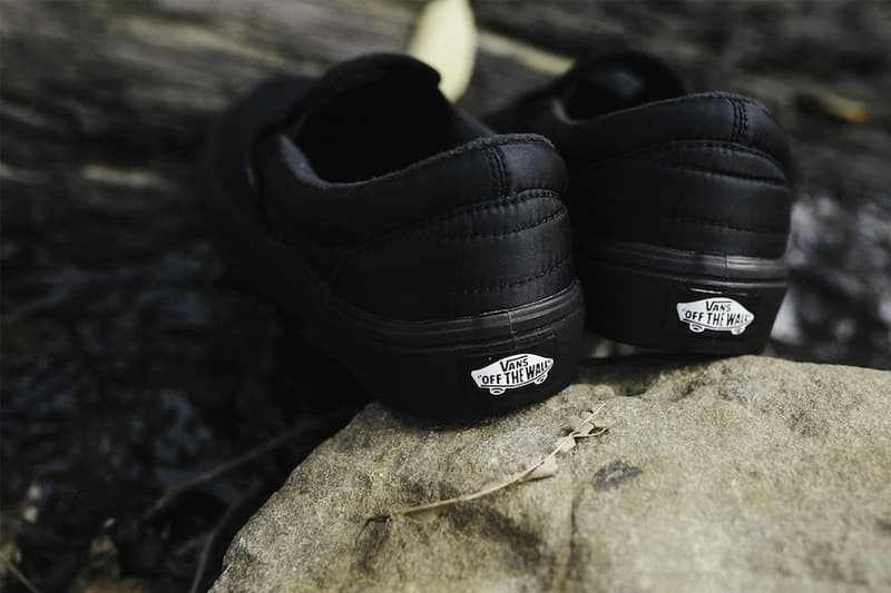 Vans が Slip-On と Authentic で構成されるキルティングパックをリリース ストリート/スケートシーンのクラシックをアウトドア仕様に仕上げる 本格的なアウトドアシーズンの到来を見越して、〈Vans（ヴァンズ）〉からSlip-OnとAuthenticの2型で構成されるキルティングパッケージが登場。前者はブラック、後者はオリーブグリーンのカラーキルトをアッパーに採用。これにより、履き心地が向上すると同時に軽量化にも成功し、ストリート/スケートシーンのクラシックに新たなイメージを付与している。価格はどちらも65ドル（約7,300円）。購入をご検討の方は、『Rock City Kicks』を含む日本配送対応の海外アカウントをチェックしてみてはいかがだろうか。  あわせて、スムースレザーとスエードで前後のパーツを切り替え、さらに左右の足でも非対称に配置した〈Engineered Garments（エンジニアド ガーメンツ）〉コラボのSlip-Onもお買い逃しのないように。