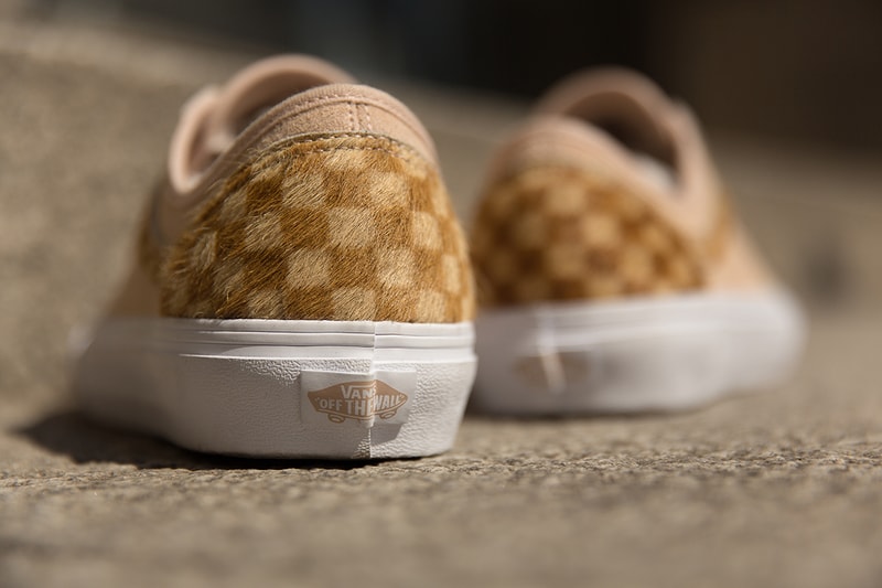 ありそうでないデザインを採用した Vans x size? Style 36 “Pony Hair” パック アッパーに採用するチェッカーボードをサーフラインに取り入れるなど、スニーカーを熟知した『size?』ならではのギミックが購買意欲を駆り立てる