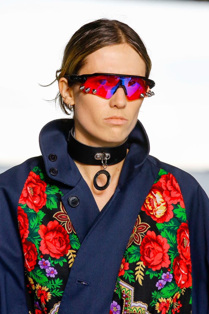Vetements が2019年春夏コレクションで Reebok & OAKLEY との新作コラボアイテムを発表 戦争をテーマに超攻撃的なスパイクパーツを散りばめた武闘派アイテムが勢揃い Demna Gvasalia デムナ・ヴァザリア Vetements ヴェトモン 2019年春夏コレクション COMME des GARÇONS コム デ ギャルソン Levi’s® リーバイス Dr. Martens ドクターマーチン Reebok リーボック ダッドシューズ OAKLY オークリー ミラーレンズ HYPEBEAST ハイプビースト