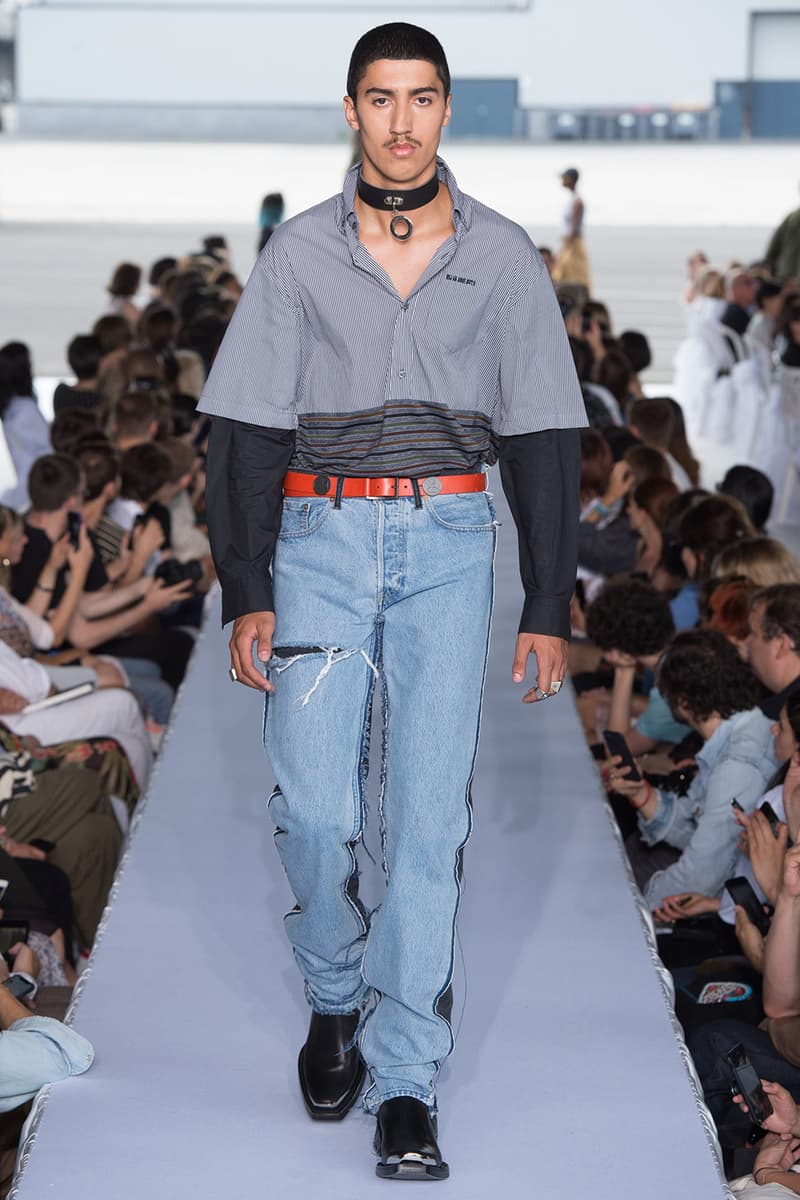 戦争で刻まれた恐怖心と怒りを投影した Vetements 2019年春夏コレクション デムナの母国である現ジョージアとロシア連邦間の紛争をテーマに採用 Demna Gvasalia デムナ・ヴァザリア Vetements ヴェトモン グルジア ジョージア 南オセチア紛争 グラフィックフーディ Tシャツ フィールドジャケット カーゴパンツ トゲを配したハイカットブーツ Reebok リーボック HYPEBEAST ハイプビースト