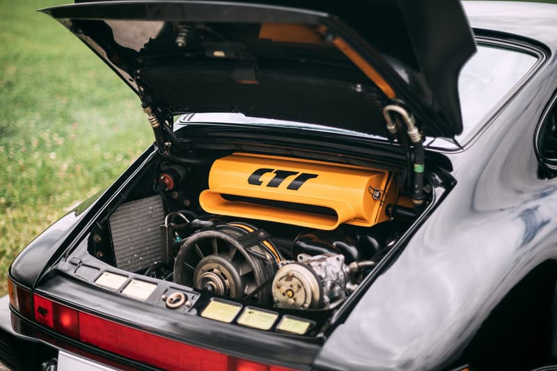 Porsche 911をベースにした1980年代後期の公道最速車両 RUF CTR 「Ferrari」や「Lamborghini」をも凌駕したヴィンテージスポーツカーの傑作 1939年創業の「RUF(ルーフ)」は、ただの「Porsche(ポルシェ)」のチューニングメーカーではない。排気ガスや耐久性などの社会的責任を持つことからドイツ自動車工業会への所属が認められており、Porsche 911をベースとしながらも車体、シャシー、エンジンの全てを徹底的に改良したCTRは、今なお名車としてクルマ好きの脳裏にその存在が刻まれている。 それもそのはず、CTRは1989年当時、市販車として購入できるモデルの最速レコードを保持していたのだ。「Ferrari(フェラリー)」の288GTO、「Mercedes-AMG(メルセデスAMG)」の560SEC 6.0-4V、「Lamborghini(ランボルギーニ)」のCountach、「Porsche」の959など、各メーカーがこぞってスペックの高いモデルを世に送りこんでいたあの時代、イエローバードの愛称で親しまれるCTRは「Road & Track」誌の市販車最速企画で「Ferrari」のF40が持っていた323km/hを塗り替える339.8km/hを記録し、その名を世界に知らしめた。 そんな4輪乗りのロマンとも言える一台より、故障もリストアもされていないオリジナル車両が世界最高峰のオークション「RM Sotheby's」に登場。ここまで状態が良く、52,200kmしか走行していないCTRが市場に姿を現すことは金輪際ないかもしれない。 クルマ好きでもそうでなくとも、その洗練されたプロダクトデザインを是非、上のフォトギャラリーから堪能してみてはいかがだろうか。 推定落札価格の2倍の値がついた「Mercedes-Benz」の300 SL 後期モデルや、世に出回ることのなかった1961年製の幻のオープンカー Plymouth Asimmetrica Concept