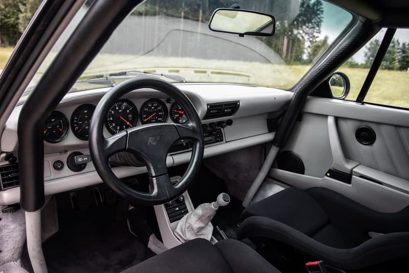 Porsche 911をベースにした1980年代後期の公道最速車両 RUF CTR 「Ferrari」や「Lamborghini」をも凌駕したヴィンテージスポーツカーの傑作 1939年創業の「RUF(ルーフ)」は、ただの「Porsche(ポルシェ)」のチューニングメーカーではない。排気ガスや耐久性などの社会的責任を持つことからドイツ自動車工業会への所属が認められており、Porsche 911をベースとしながらも車体、シャシー、エンジンの全てを徹底的に改良したCTRは、今なお名車としてクルマ好きの脳裏にその存在が刻まれている。 それもそのはず、CTRは1989年当時、市販車として購入できるモデルの最速レコードを保持していたのだ。「Ferrari(フェラリー)」の288GTO、「Mercedes-AMG(メルセデスAMG)」の560SEC 6.0-4V、「Lamborghini(ランボルギーニ)」のCountach、「Porsche」の959など、各メーカーがこぞってスペックの高いモデルを世に送りこんでいたあの時代、イエローバードの愛称で親しまれるCTRは「Road & Track」誌の市販車最速企画で「Ferrari」のF40が持っていた323km/hを塗り替える339.8km/hを記録し、その名を世界に知らしめた。 そんな4輪乗りのロマンとも言える一台より、故障もリストアもされていないオリジナル車両が世界最高峰のオークション「RM Sotheby's」に登場。ここまで状態が良く、52,200kmしか走行していないCTRが市場に姿を現すことは金輪際ないかもしれない。 クルマ好きでもそうでなくとも、その洗練されたプロダクトデザインを是非、上のフォトギャラリーから堪能してみてはいかがだろうか。 推定落札価格の2倍の値がついた「Mercedes-Benz」の300 SL 後期モデルや、世に出回ることのなかった1961年製の幻のオープンカー Plymouth Asimmetrica Concept