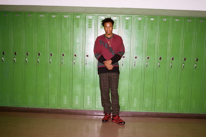 NASA の70年代の計画をテーマにした Billionaire Boys Club 2018年秋冬コレクション  〈BBC〉の十八番であるカレッジスタイルを踏襲しながら、火星探査計画“バイキング計画”にオマージュを捧げる 海賊をテーマに、ペイズリー柄を多様した斬新なコレクションの発表が記憶に新しい〈Billionaire Boys Club（ビリオネア・ボーイズ・クラブ）〉。そのPharrell Williams（ファレル・ウィリアムス）率いるストリートレーベルより、前回カプセルの雰囲気を踏襲した新たなルックブックが解禁された。  過去にKanye West（カニエ・ウェスト）の“All Day”へ参加したことで話題を呼んだAllan Kingdom（アーラン・キングダム）をフィーチャーしたルックブックは、十八番のカレッジスタイルに「NASA（アメリカ航空宇宙局）」が1970年代に行った火星探査計画“バイキング計画”のイメージを融合。アイテムに散見される75、76といったナンバーは、先述したバイキングプロジェクトの打ち上げ元号と火星着陸年を表現しており、“VIKING”のアーチロゴを胸元に配したフーディ、ペイズリー柄のジップジャケット、自社企画のタータンチェックを採用したパンツなど、今のストリートの気分にハマるアイテムが多数ラインアップしている。  〈BBC〉の2018年秋冬コレクションは、まもなく日本版オンラインストアや取扱店舗にもデリバリーされることになるだろう。  〈A.P.C.（アー・ペー・セー）〉の“Made In USA”ライン、〈A.P.C. U.S.〉のコレクション第4弾や、Travis Scott（トラヴィス・スコット）の新譜『AstroWorld』のマーチャンダイズなど、その他のファッションニュースもあわせてご確認を。