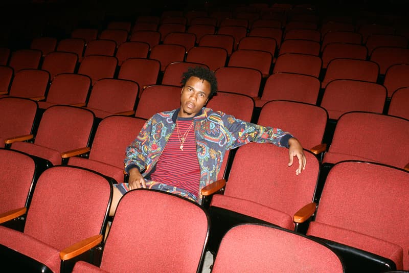 NASA の70年代の計画をテーマにした Billionaire Boys Club 2018年秋冬コレクション  〈BBC〉の十八番であるカレッジスタイルを踏襲しながら、火星探査計画“バイキング計画”にオマージュを捧げる 海賊をテーマに、ペイズリー柄を多様した斬新なコレクションの発表が記憶に新しい〈Billionaire Boys Club（ビリオネア・ボーイズ・クラブ）〉。そのPharrell Williams（ファレル・ウィリアムス）率いるストリートレーベルより、前回カプセルの雰囲気を踏襲した新たなルックブックが解禁された。  過去にKanye West（カニエ・ウェスト）の“All Day”へ参加したことで話題を呼んだAllan Kingdom（アーラン・キングダム）をフィーチャーしたルックブックは、十八番のカレッジスタイルに「NASA（アメリカ航空宇宙局）」が1970年代に行った火星探査計画“バイキング計画”のイメージを融合。アイテムに散見される75、76といったナンバーは、先述したバイキングプロジェクトの打ち上げ元号と火星着陸年を表現しており、“VIKING”のアーチロゴを胸元に配したフーディ、ペイズリー柄のジップジャケット、自社企画のタータンチェックを採用したパンツなど、今のストリートの気分にハマるアイテムが多数ラインアップしている。  〈BBC〉の2018年秋冬コレクションは、まもなく日本版オンラインストアや取扱店舗にもデリバリーされることになるだろう。  〈A.P.C.（アー・ペー・セー）〉の“Made In USA”ライン、〈A.P.C. U.S.〉のコレクション第4弾や、Travis Scott（トラヴィス・スコット）の新譜『AstroWorld』のマーチャンダイズなど、その他のファッションニュースもあわせてご確認を。