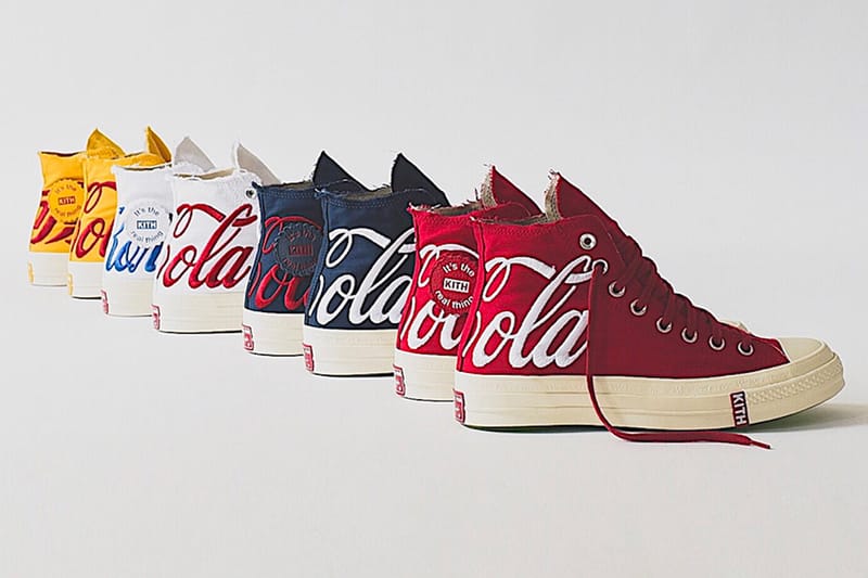KITH x Coca Cola の新コレクションに並ぶ Converse Chuck Taylor にクローズアップ