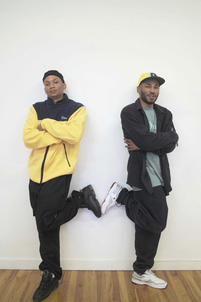 Dime が Kaytranada をモデルに起用した2018年秋冬コレクションのルックブックを公開  第1弾のデリバリーでは『ドラ◯ンボール』モチーフのTシャツからクラシックなフリースまでバランスの良いアイテム構成に モントリオールに本拠地を構えるスケートブランド〈Dime（ダイム）〉が、2018年秋コレクション第1弾をリリースする。季節的なものを考慮してか、今回のデリバリーではTシャツと今後のシーズンで重宝するアイテムがバランスよくラインアップ。Tシャツ類を見てみると、某老舗メゾンを彷彿とさせるブランドの定番ロゴはもちろんのこと、メッキ調のプリントや確実に『ドラ◯ンボール』にインスパイアされたであろう“WHISH”など、今季も〈Dime〉らしいアプローチのユニークなグラフィックが多数展開される。一方で、フリース、フィールドジャケット、フーディ、クルーネックなどもクラシカルで着回しやすい構成に。また、すでにお気付きの方もいるかと思うが、ルックブックには日本での来日公演も記憶に新しい、今をときめくカナダ育ちのプロデューサー Kaytranada（ケイトラナダ）が登場している。  〈Dime〉の2018年秋コレクション第1弾は、8月18日（現地時間）より発売開始。  あわせて、日本に先駆けて〈Supreme〉の2018年秋冬コレクションが立ち上げを迎えたニューヨークの発売日初日の様子もお見逃しなく。