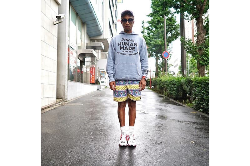 Pharrell が自身のお気に入りスポットを巡る東京シティーガイド映像を公開 東京を“第二の故郷”と公言するSkateboard Pが『AFURI』や『HUMAN MADE®️ OFFLINE STORE』にストップ 「FUJI ROCK FESTIVAL '18」でも衰え知らずのパフォーマンスを披露してくれたPharrell Williams(ファレル・ウィリアムス)。NIGO®️(ニゴー)との交友の深さは周知の事実だが、Skateboard Pは日本・東京を第二の故郷だと度々公言している。 そんな大の親日家であるPharrellが、InstagramのIGTVで東京のお気に入りのスポットを周るムービー“A Day In Tokyo”を公開。2分45秒の映像では渋谷のコンテンポラリーアートギャラリー『NANZUKA』に始まり、『Dover Street Market Ginza』、ラーメン屋の『AFURI』、〈Billionaire Boys Club(ビリオネア ボーイズ クラブ)〉の渋谷店、『HUMAN MADE®️ OFFLINE STORE』などに足を運んでいる。 ムービー内でPharrellが東京の素晴らしさと日本への愛を語る必見の映像は、下のInstagramからご確認を。 Pharrellファンの方は、彼がビバリーヒルズに購入した約17億1,200万円の大豪邸も覗いてみてはいかが?
