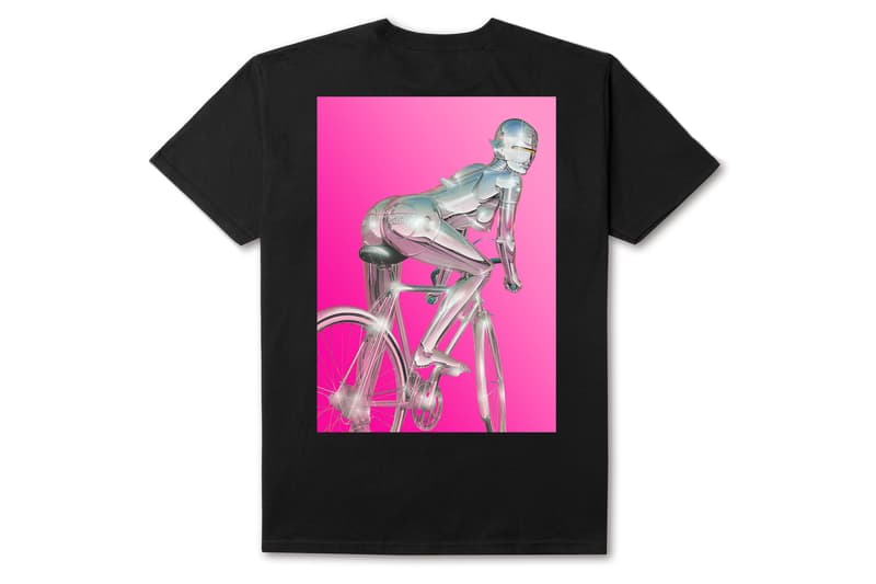 HUF x 空⼭基のコラボコレクションのアイテム一覧が解禁 〈HUF(ハフ)〉がセクシーロボットのイラストレーションで世界的に知られるエアブラシ技法のパイオニア、空⼭基をパートナーに招聘し、コラボコレクションを制作。そして、『HYPEBEAST』の元に、注目のダブルネームのアイテム一覧が到着した。 本コレクションでは、空⼭氏の象徴であるレトロなピンナップ・ガールを彷彿とさせる⾊気と未来的バイオメカニック・ファンタジーの世界を融合させたエロティックな⼥性型ロボットのグラフィックをフィーチャーし、バックプリント入りのアノラック、両袖プリントのL/S Tシャツ、各種Tシャツなど計6型を展開。どれも買い逃し厳禁ではあるが、筆者としては〈HUF〉のトリプルトライアングルの中央にクローム質感の⼥性像を乗せたタイダイのTシャツをプッシュしたい。 “HUF x SORAYAMA”コレクションは、8月8日(水)より〈HUF〉の国内各店舗ならびにオンラインストアにて発売開始。ラインアップは上のフォトギャラリーからご確認を。 あわせて、東京のカウンターカルチャーに敬意を表した〈HUF〉の2018年秋コレクション“The Last Resort”もチェックしてみてはいかがだろうか。