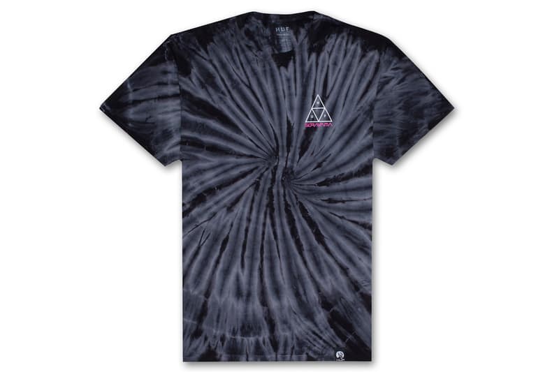 HUF x 空⼭基のコラボコレクションのアイテム一覧が解禁 〈HUF（ハフ）〉がセクシーロボットのイラストレーションで世界的に知られるエアブラシ技法のパイオニア、空⼭基をパートナーに招聘し、コラボコレクションを制作。そして、『HYPEBEAST』の元に、注目のダブルネームのアイテム一覧が到着した。  本コレクションでは、空⼭氏の象徴であるレトロなピンナップ・ガールを彷彿とさせる⾊気と未来的バイオメカニック・ファンタジーの世界を融合させたエロティックな⼥性型ロボットのグラフィックをフィーチャーし、バックプリント入りのアノラック、両袖プリントのL/S Tシャツ、各種Tシャツなど計6型を展開。どれも買い逃し厳禁ではあるが、筆者としては〈HUF〉のトリプルトライアングルの中央にクローム質感の⼥性像を乗せたタイダイのTシャツをプッシュしたい。  “HUF x SORAYAMA”コレクションは、8月8日（水）より〈HUF〉の国内各店舗ならびにオンラインストアにて発売開始。ラインアップは上のフォトギャラリーからご確認を。  あわせて、東京のカウンターカルチャーに敬意を表した〈HUF〉の2018年秋コレクション“The Last Resort”もチェックしてみてはいかがだろうか。