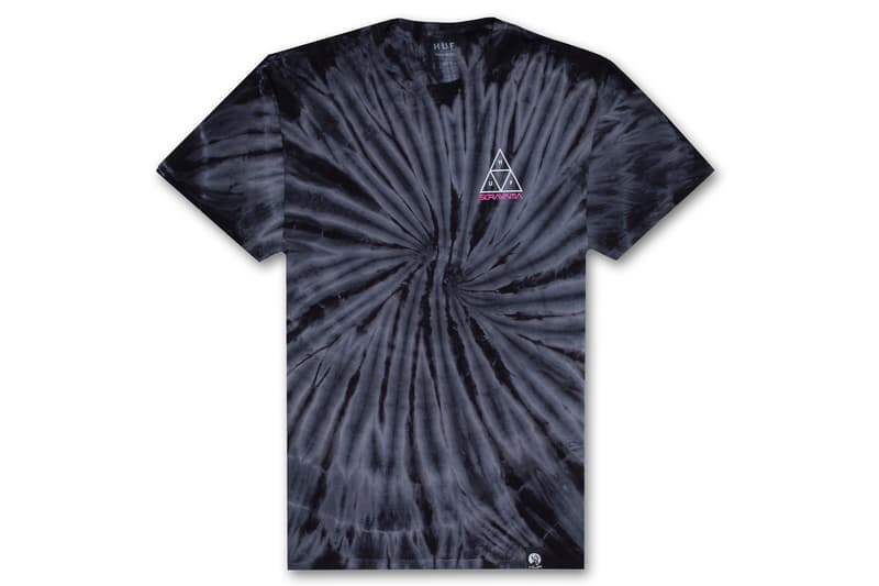 HUF x 空⼭基のコラボコレクションのアイテム一覧が解禁 〈HUF(ハフ)〉がセクシーロボットのイラストレーションで世界的に知られるエアブラシ技法のパイオニア、空⼭基をパートナーに招聘し、コラボコレクションを制作。そして、『HYPEBEAST』の元に、注目のダブルネームのアイテム一覧が到着した。 本コレクションでは、空⼭氏の象徴であるレトロなピンナップ・ガールを彷彿とさせる⾊気と未来的バイオメカニック・ファンタジーの世界を融合させたエロティックな⼥性型ロボットのグラフィックをフィーチャーし、バックプリント入りのアノラック、両袖プリントのL/S Tシャツ、各種Tシャツなど計6型を展開。どれも買い逃し厳禁ではあるが、筆者としては〈HUF〉のトリプルトライアングルの中央にクローム質感の⼥性像を乗せたタイダイのTシャツをプッシュしたい。 “HUF x SORAYAMA”コレクションは、8月8日(水)より〈HUF〉の国内各店舗ならびにオンラインストアにて発売開始。ラインアップは上のフォトギャラリーからご確認を。 あわせて、東京のカウンターカルチャーに敬意を表した〈HUF〉の2018年秋コレクション“The Last Resort”もチェックしてみてはいかがだろうか。