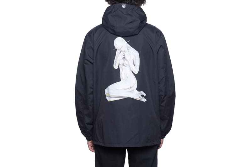 HUF x 空⼭基のコラボコレクションのアイテム一覧が解禁 〈HUF（ハフ）〉がセクシーロボットのイラストレーションで世界的に知られるエアブラシ技法のパイオニア、空⼭基をパートナーに招聘し、コラボコレクションを制作。そして、『HYPEBEAST』の元に、注目のダブルネームのアイテム一覧が到着した。  本コレクションでは、空⼭氏の象徴であるレトロなピンナップ・ガールを彷彿とさせる⾊気と未来的バイオメカニック・ファンタジーの世界を融合させたエロティックな⼥性型ロボットのグラフィックをフィーチャーし、バックプリント入りのアノラック、両袖プリントのL/S Tシャツ、各種Tシャツなど計6型を展開。どれも買い逃し厳禁ではあるが、筆者としては〈HUF〉のトリプルトライアングルの中央にクローム質感の⼥性像を乗せたタイダイのTシャツをプッシュしたい。  “HUF x SORAYAMA”コレクションは、8月8日（水）より〈HUF〉の国内各店舗ならびにオンラインストアにて発売開始。ラインアップは上のフォトギャラリーからご確認を。  あわせて、東京のカウンターカルチャーに敬意を表した〈HUF〉の2018年秋コレクション“The Last Resort”もチェックしてみてはいかがだろうか。