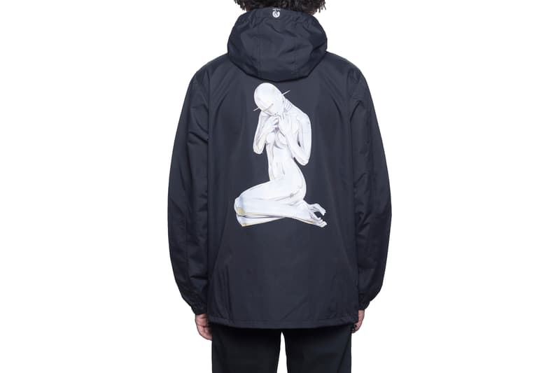 HUF x 空⼭基のコラボコレクションのアイテム一覧が解禁 〈HUF(ハフ)〉がセクシーロボットのイラストレーションで世界的に知られるエアブラシ技法のパイオニア、空⼭基をパートナーに招聘し、コラボコレクションを制作。そして、『HYPEBEAST』の元に、注目のダブルネームのアイテム一覧が到着した。 本コレクションでは、空⼭氏の象徴であるレトロなピンナップ・ガールを彷彿とさせる⾊気と未来的バイオメカニック・ファンタジーの世界を融合させたエロティックな⼥性型ロボットのグラフィックをフィーチャーし、バックプリント入りのアノラック、両袖プリントのL/S Tシャツ、各種Tシャツなど計6型を展開。どれも買い逃し厳禁ではあるが、筆者としては〈HUF〉のトリプルトライアングルの中央にクローム質感の⼥性像を乗せたタイダイのTシャツをプッシュしたい。 “HUF x SORAYAMA”コレクションは、8月8日(水)より〈HUF〉の国内各店舗ならびにオンラインストアにて発売開始。ラインアップは上のフォトギャラリーからご確認を。 あわせて、東京のカウンターカルチャーに敬意を表した〈HUF〉の2018年秋コレクション“The Last Resort”もチェックしてみてはいかがだろうか。