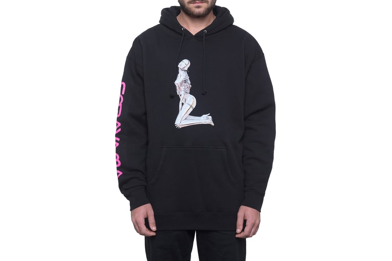 HUF x 空⼭基のコラボコレクションのアイテム一覧が解禁 〈HUF（ハフ）〉がセクシーロボットのイラストレーションで世界的に知られるエアブラシ技法のパイオニア、空⼭基をパートナーに招聘し、コラボコレクションを制作。そして、『HYPEBEAST』の元に、注目のダブルネームのアイテム一覧が到着した。  本コレクションでは、空⼭氏の象徴であるレトロなピンナップ・ガールを彷彿とさせる⾊気と未来的バイオメカニック・ファンタジーの世界を融合させたエロティックな⼥性型ロボットのグラフィックをフィーチャーし、バックプリント入りのアノラック、両袖プリントのL/S Tシャツ、各種Tシャツなど計6型を展開。どれも買い逃し厳禁ではあるが、筆者としては〈HUF〉のトリプルトライアングルの中央にクローム質感の⼥性像を乗せたタイダイのTシャツをプッシュしたい。  “HUF x SORAYAMA”コレクションは、8月8日（水）より〈HUF〉の国内各店舗ならびにオンラインストアにて発売開始。ラインアップは上のフォトギャラリーからご確認を。  あわせて、東京のカウンターカルチャーに敬意を表した〈HUF〉の2018年秋コレクション“The Last Resort”もチェックしてみてはいかがだろうか。