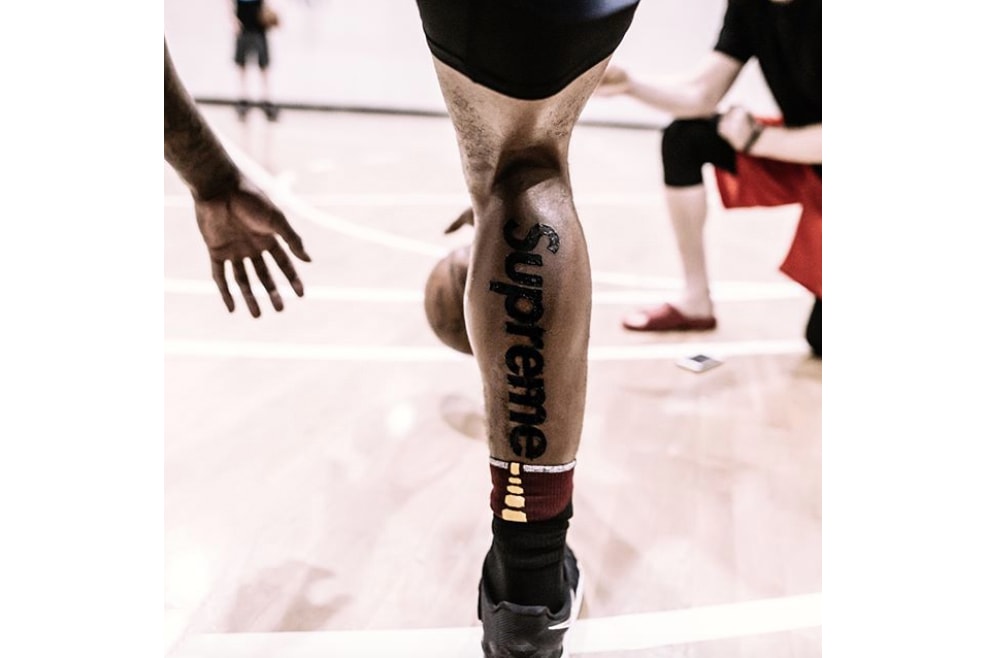 J R スミスが右ふくらはぎに Supreme のタトゥーを入れる Hypebeast Jp J R スミスが右ふくらはぎに Supreme のタトゥーを入れる Hypebeast Jp
