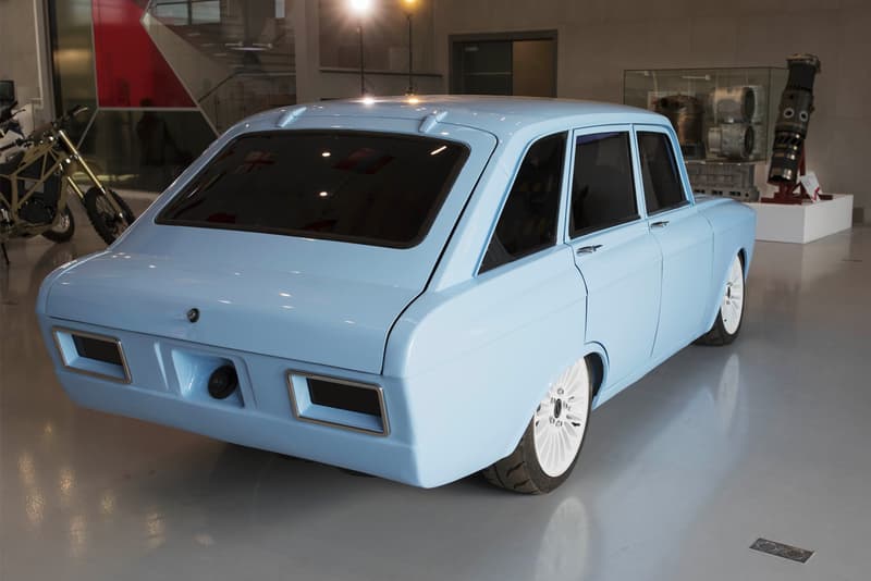 AK-47 露 ロシア ソ連 カラシニコフ社 電動 EV 自動車 スーパーカー Kalashnikov HYPEBEAST ハイプビースト