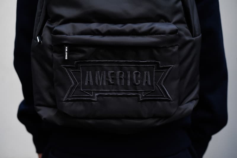 KIM JONES GU PRODUCTION ラストコレクションの一部アイテムを先行紹介 8月31日(金)の全商品ラインナップ発表に先駆け、『HYPEBEAST』編集部の元に到着した注目アイテムを緊急撮影 〈GU(ジーユー)〉がKim Jones(キム・ジョーンズ)とのコラボコレクション“KIM JONES GU PRODUCTION”のラストコレクションを発表してから間も無く、『HYPEBEAST』編集部の元に〈GU〉陣営から本コレクションの一部アイテムが到着した。 ティーザー画像にも登場するナバホブルゾンはポリエステル/レーヨン/ポリウレタンのボディで、ロゴ入りのダブルジップを採用し、後ろ身頃の裾はリブ状に。裏地も張られ、ブルゾンそのものに重量感があるため、冬場には高い防寒性を発揮してくれるだろう。また、チェック柄のマフラーはアクリル製のためにウールのようなチクチクとした肌触りを感じることがなく、表面には“KIM JONES”のロゴが配されている。また、左胸元に愛犬の刺繍パッチを施したスウェットフルジップパーカは、背中にも愛犬のモチーフをプリントすると同時に、その下には〈Dior(ディオール)〉のメンズデザイナーの名前をボディと同色の糸で立体的に刺繍。その他にはスエット生地のトラックジャケット&トラックパンツはネイビーにホワイトの切り替えが秀逸で、バックパックにはショルダーストラップに“KIM JONES”のロゴ入りテープをあしらい、フロントポケットに“AMERICA”のロゴがセットされている。 “KIM JONES GU PRODUCTION”のラストコレクションは9月14日(金)より発売開始となるが、全商品ラインナップは2018年8月31日(金)に特設ページにて公開されるとのこと。本コレクションのコンセプトについては、こちらからご確認を。