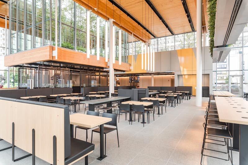 McDonald’s が米シカゴに Apple Store 風デザインの新店舗をオープン マクドナルド アップルストア HYPEBEAST ハイプビースト