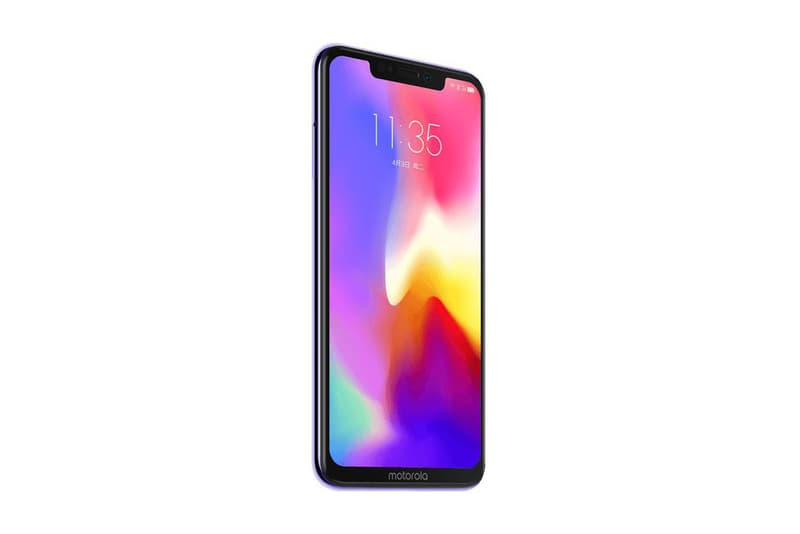 Motorola が iPhone X に酷似した新型スマホ Moto P30 を発表 前面上部のノッチから背面のデュアルレンズまで、ロゴがなければ見間違えてしまうかも 「Apple(アップル)」の洗練されたプロダクトは、テック業界における新たなスタンダードを確立した。特に、画面上部に配置されたノッチ(切り欠き)や丸みを帯びたコーナーを含め、iPhone Xは非の付け所がない完成度の高さで、そのデザインからは優雅な雰囲気さえ漂う。 「Apple」にはそれだけの影響力があるということなのだろうか、「Motorola(モトローラ)」が発表した新型スマートフォンP30は、仮に企業ロゴがなければiPhone Xと見間違えてしまうほどデザインが酷似している。冒頭で述べたノッチはもちろんのこと、ガラス筐体で防水対応の本体背面には、見覚えのあるデュアルカメラを搭載。だが、このミドルレンジスマホはゲームに特化した特性を備えており、ゲームモードに切り替えればCPUの動作クロックを引き上げ、メモリやネットワークを最適化、さらには通知を非表示にすることもできるという。 P30の価格は64GBモデルが2099元、128GBモデルが2499元(約4万円)で、9月15日(現地時間)より発売開始とのこと。どれだけiPhone Xとデザインが似ているかは、上のフォトギャラリーとこちらのアーカイブ記事を比較してみてほしい。