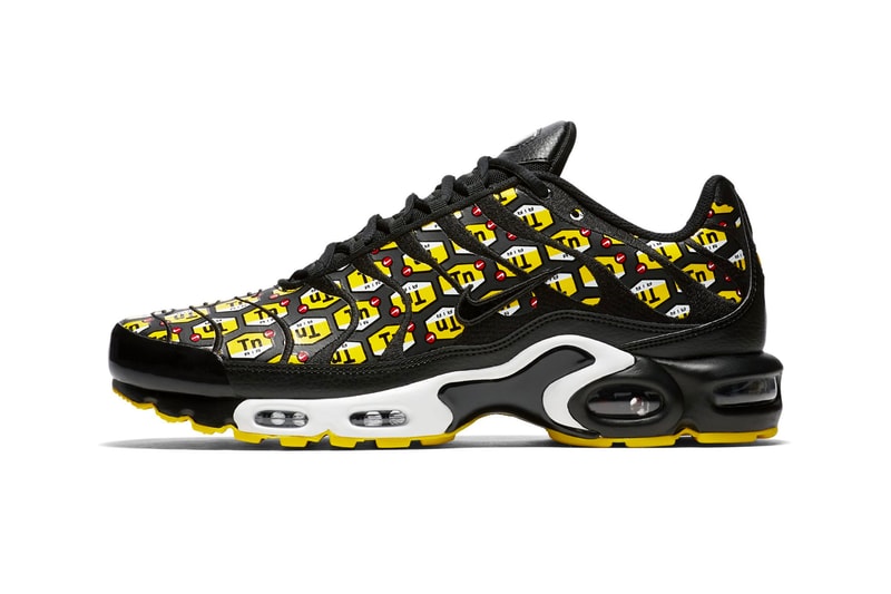 Nike からTn Air ロゴの総柄を採用した個性的な Air Max Plus QS が登場 厳選された一部ストアのみで取り扱われるクイックストライクの新作は抜群の存在感を放つマップラに 〈Nike（ナイキ）〉が適度な部位に適度なサポートを加える1998年誕生のAirユニット“Tn Air”に敬意を表し、ロゴパターンがプロダクト全体に施された斬新なAir Max Plusを発表した。  ブラック、ホワイトの全2色展開となるAir Max Plus QSエディションは、アッパーを黄色のロゴが覆い尽くす主張の強い仕上がりとなっている。ブラックの1足はホワイトカラーのミッドフットセクションと、目にも鮮やかなイエローのアウトソールのコントラストが特徴。また、ホワイトのバージョンに関しては、ガムソールが全体を引き締め、サイドに配置したブラックのスウッシュが程よく主張したクリスプなデザインとなっている。  スニーカーヘッズ垂涎のトピックについて、オフィシャルの言及は今のところなく、乞うご期待というところ。あわせて、〈COMME des GARÇONS HOMME PLUS（コム デ ギャルソン オム プリュス）〉と〈Nike（ナイキ）〉のAir Mowabbもお見逃しなく。