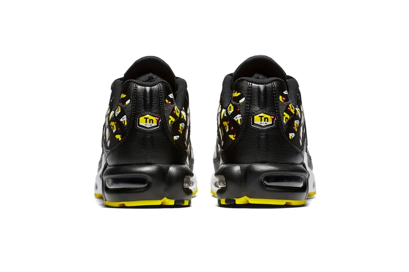 Nike からTn Air ロゴの総柄を採用した個性的な Air Max Plus QS が登場 厳選された一部ストアのみで取り扱われるクイックストライクの新作は抜群の存在感を放つマップラに 〈Nike（ナイキ）〉が適度な部位に適度なサポートを加える1998年誕生のAirユニット“Tn Air”に敬意を表し、ロゴパターンがプロダクト全体に施された斬新なAir Max Plusを発表した。  ブラック、ホワイトの全2色展開となるAir Max Plus QSエディションは、アッパーを黄色のロゴが覆い尽くす主張の強い仕上がりとなっている。ブラックの1足はホワイトカラーのミッドフットセクションと、目にも鮮やかなイエローのアウトソールのコントラストが特徴。また、ホワイトのバージョンに関しては、ガムソールが全体を引き締め、サイドに配置したブラックのスウッシュが程よく主張したクリスプなデザインとなっている。  スニーカーヘッズ垂涎のトピックについて、オフィシャルの言及は今のところなく、乞うご期待というところ。あわせて、〈COMME des GARÇONS HOMME PLUS（コム デ ギャルソン オム プリュス）〉と〈Nike（ナイキ）〉のAir Mowabbもお見逃しなく。