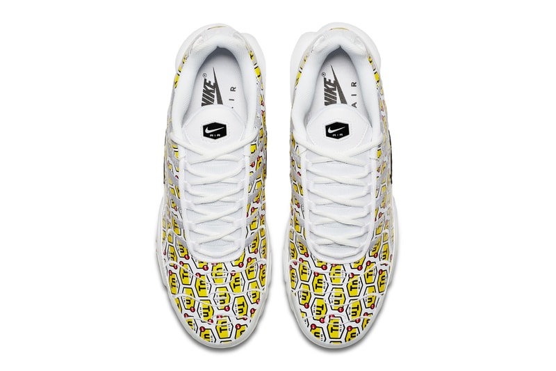 Nike からTn Air ロゴの総柄を採用した個性的な Air Max Plus QS が登場 厳選された一部ストアのみで取り扱われるクイックストライクの新作は抜群の存在感を放つマップラに 〈Nike（ナイキ）〉が適度な部位に適度なサポートを加える1998年誕生のAirユニット“Tn Air”に敬意を表し、ロゴパターンがプロダクト全体に施された斬新なAir Max Plusを発表した。  ブラック、ホワイトの全2色展開となるAir Max Plus QSエディションは、アッパーを黄色のロゴが覆い尽くす主張の強い仕上がりとなっている。ブラックの1足はホワイトカラーのミッドフットセクションと、目にも鮮やかなイエローのアウトソールのコントラストが特徴。また、ホワイトのバージョンに関しては、ガムソールが全体を引き締め、サイドに配置したブラックのスウッシュが程よく主張したクリスプなデザインとなっている。  スニーカーヘッズ垂涎のトピックについて、オフィシャルの言及は今のところなく、乞うご期待というところ。あわせて、〈COMME des GARÇONS HOMME PLUS（コム デ ギャルソン オム プリュス）〉と〈Nike（ナイキ）〉のAir Mowabbもお見逃しなく。
